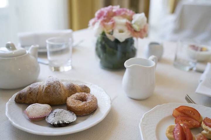 Breakfast/Coffee Service 24 of 39