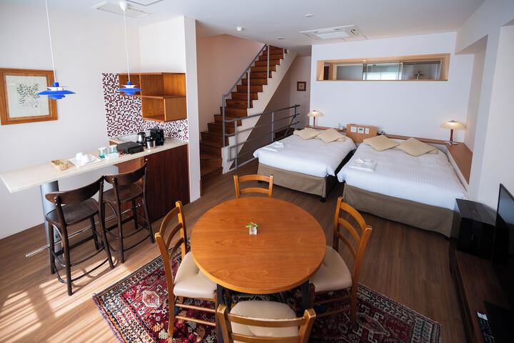 Room 6 of 25