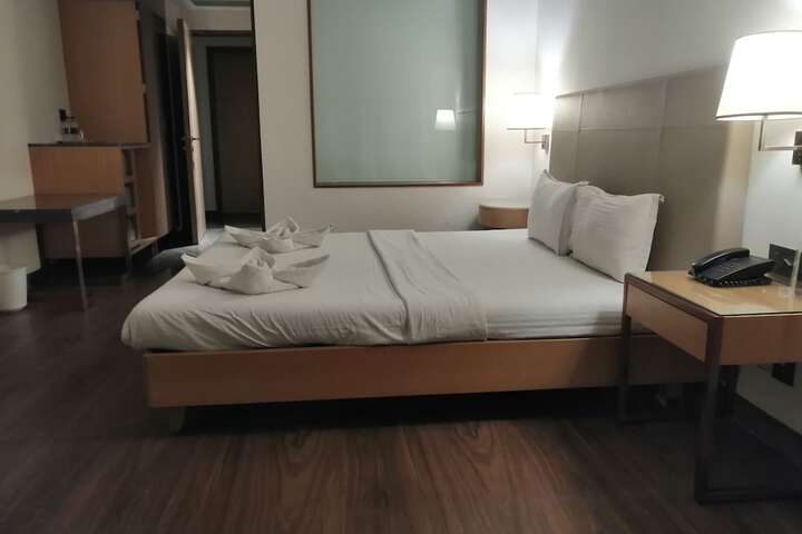 Room 34 of 181