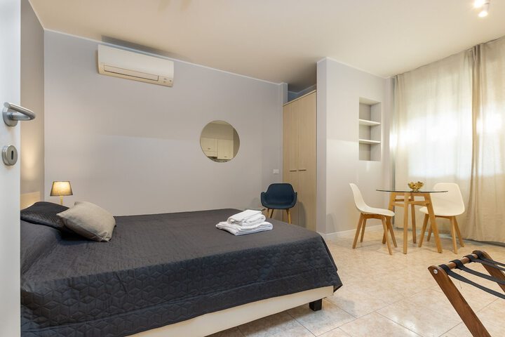 Room 16 of 103