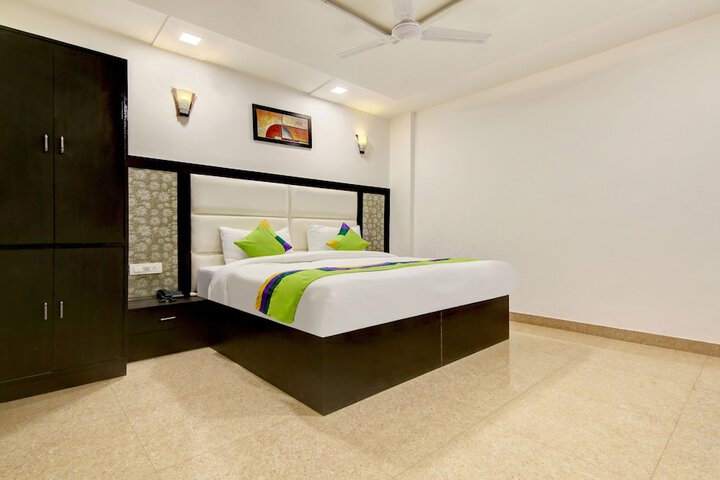 Room 18 of 21