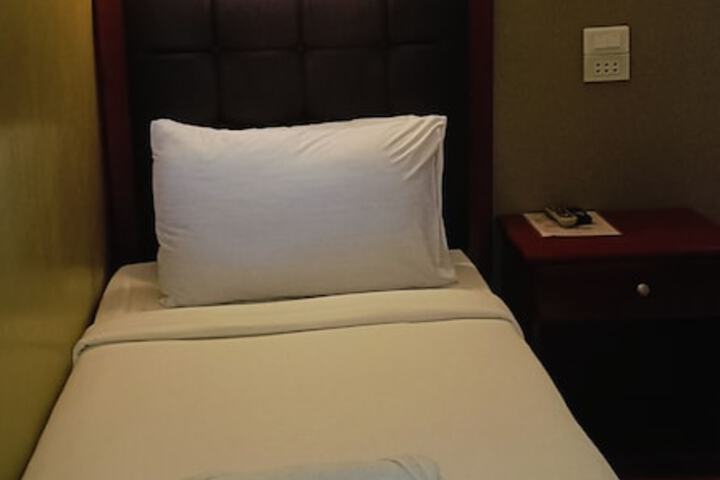 Room 48 of 75