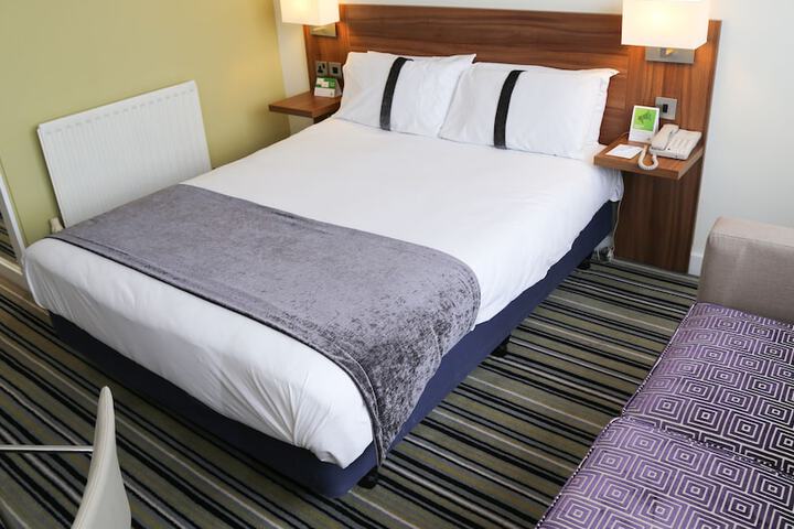 Room 3 of 97