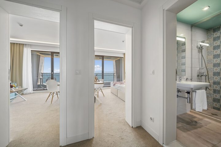 Room 8 of 50