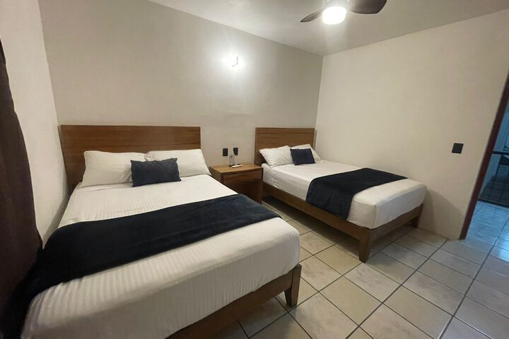 Room 7 of 12