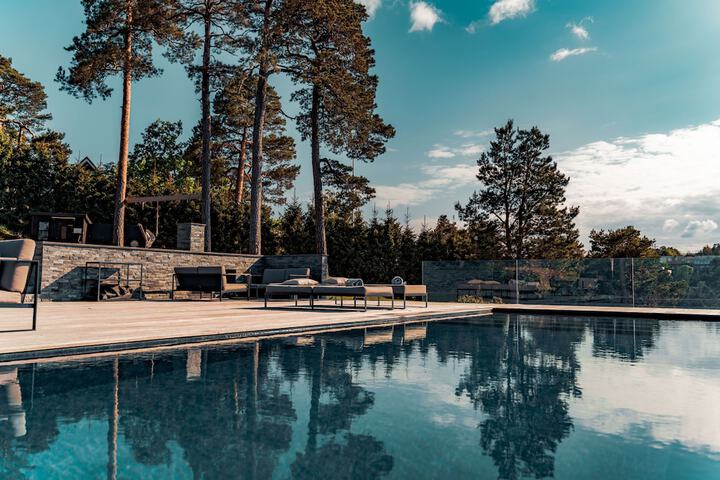 Pool 18 of 29