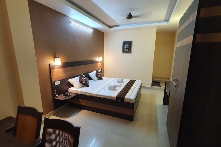 Room 13 of 50