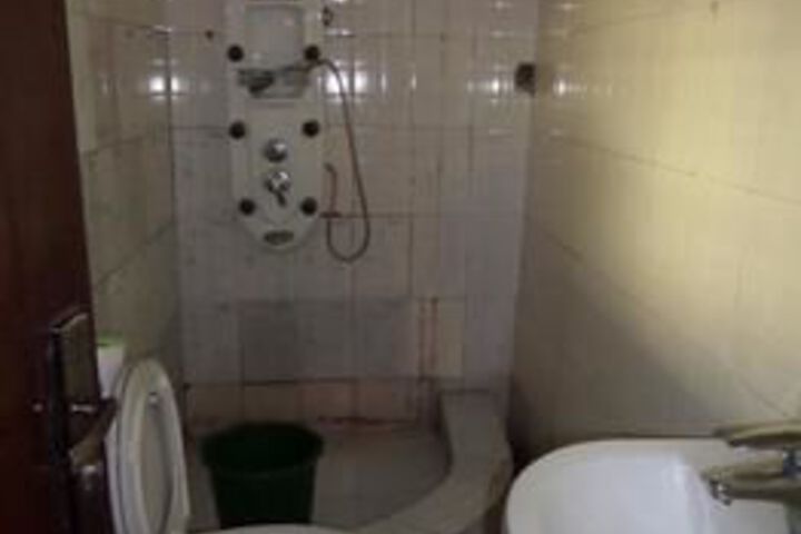 Room 5 of 32