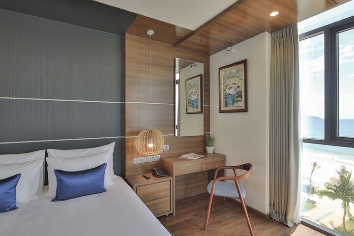 Room 28 of 203