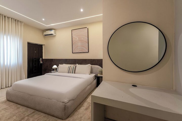 Room 9 of 37