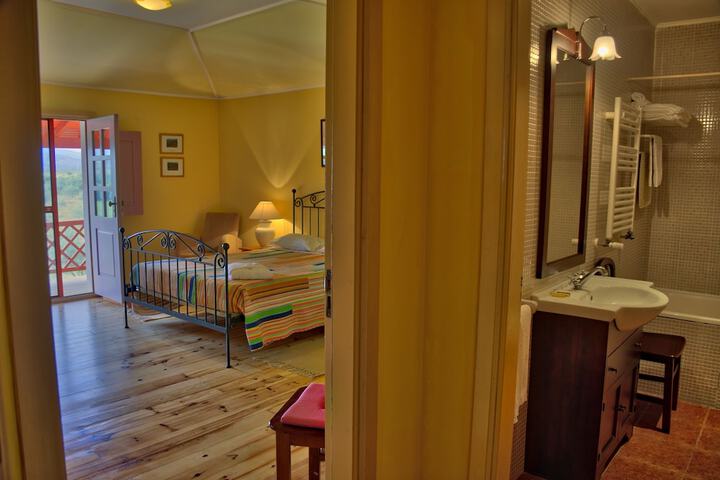 Room 14 of 32