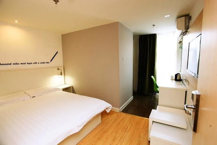 Room 7 of 14