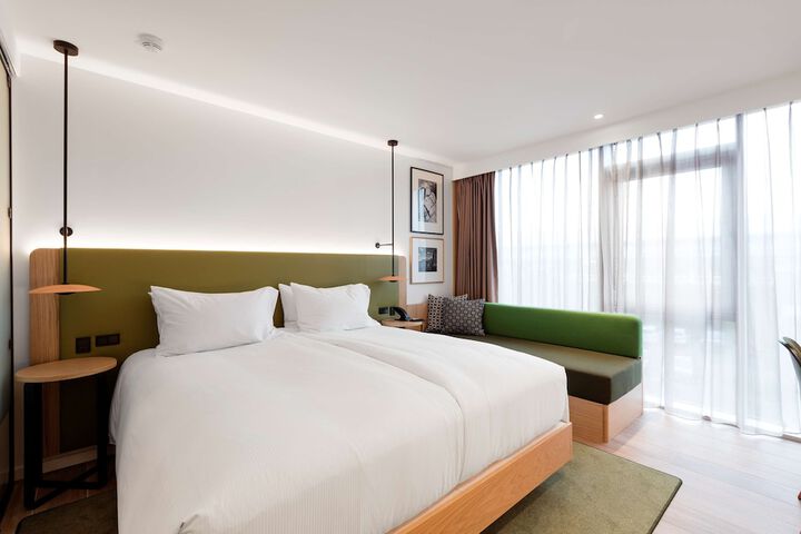 Room 14 of 42
