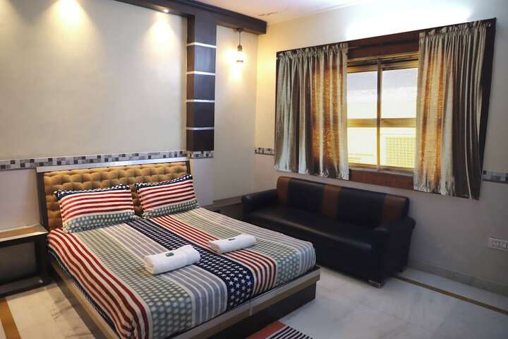 Room 9 of 26