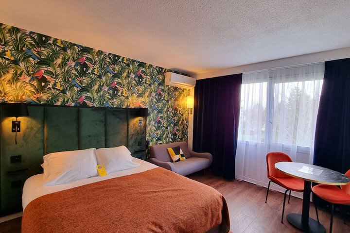 Room 12 of 79