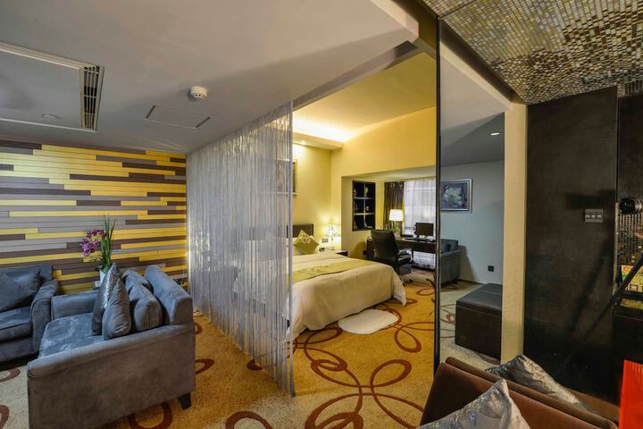 Room 21 of 46