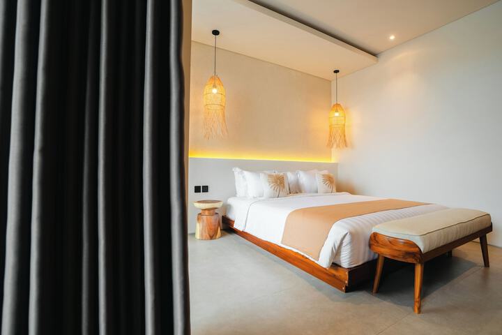 Room 12 of 37
