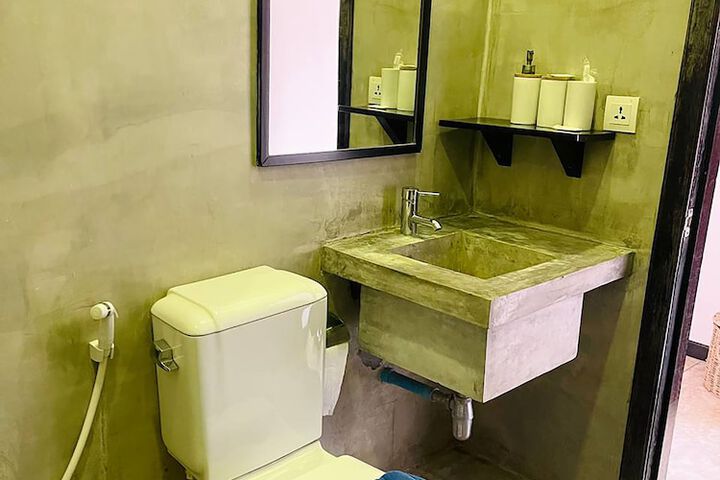 Room 52 of 79