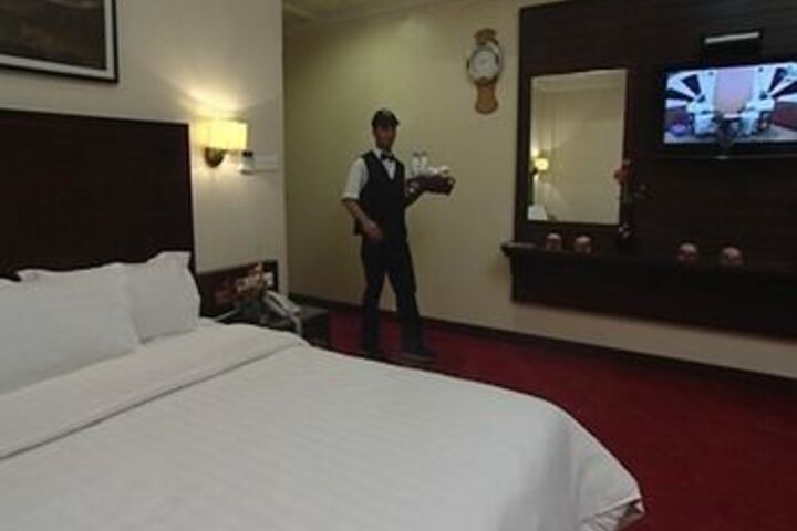 Room 15 of 27