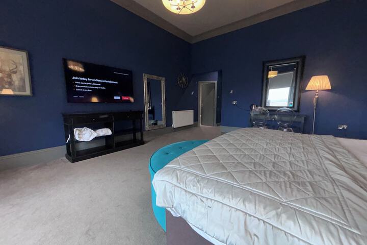 Room 33 of 106