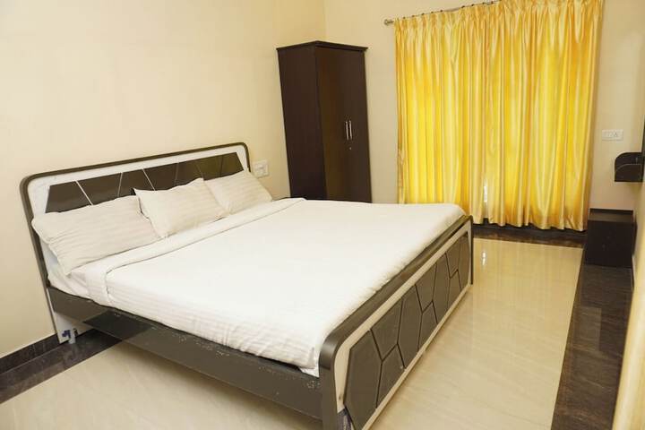 Room 3 of 32