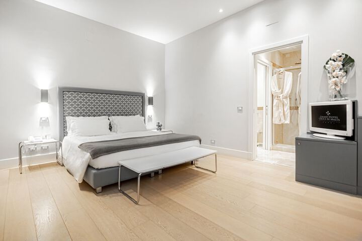 Room 13 of 79
