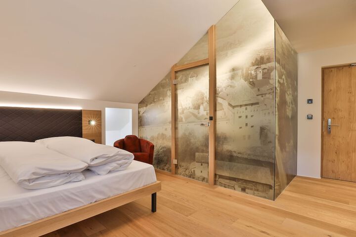Room 6 of 47