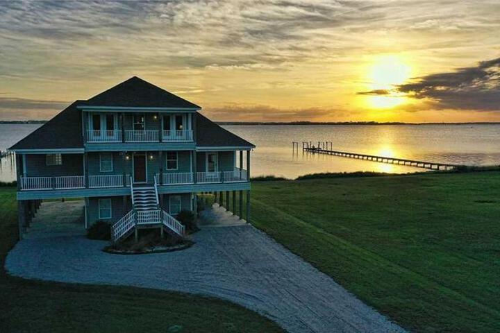 Image of Dolphin Lookout