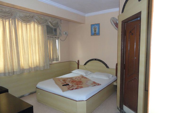 Room 13 of 34