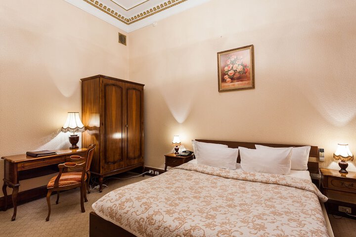 Room 15 of 136
