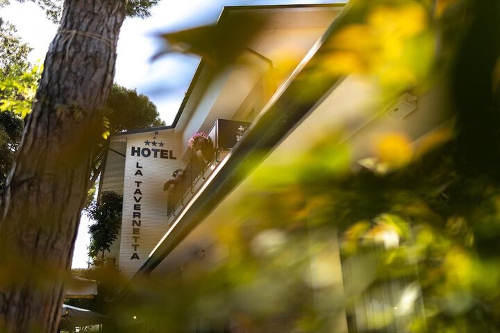 Hotel 76 of 77