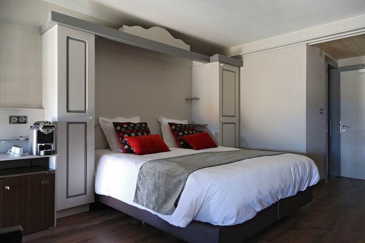 Room 5 of 27