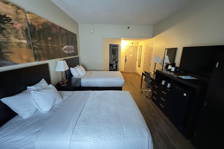 2 Double Beds Hearing Accessible Room (11 of 12)
