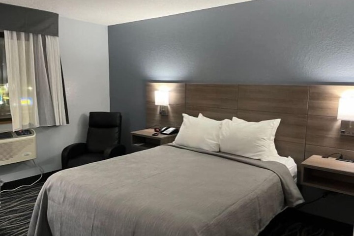 Queen Bed Accessible (1 of 11)
