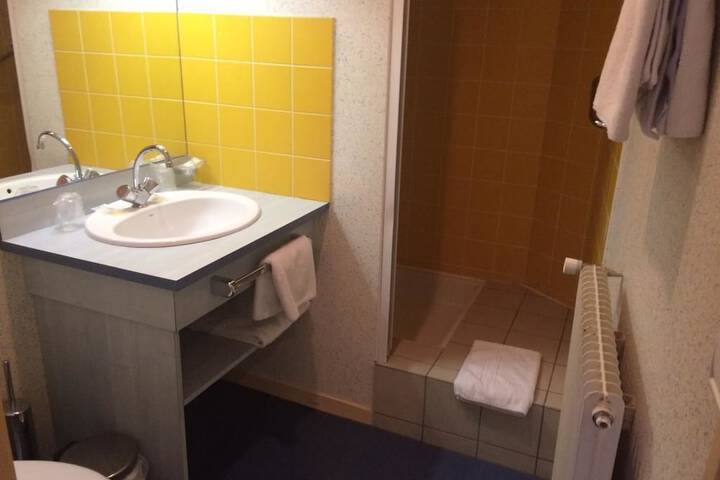 Room 9 of 17