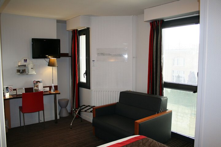 Room 10 of 36