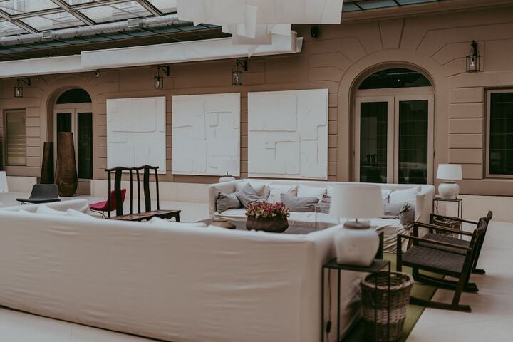 Entrance & Lobby