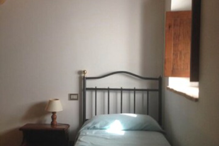 Room 8 of 11