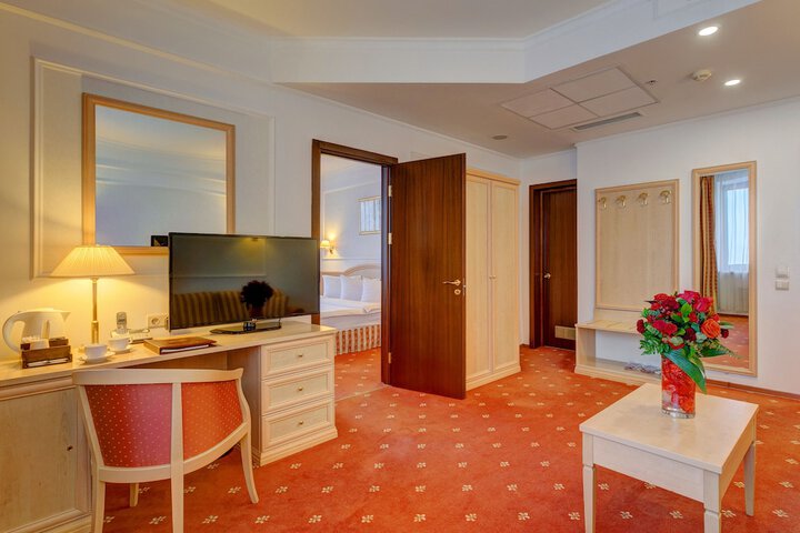 Room 23 of 74