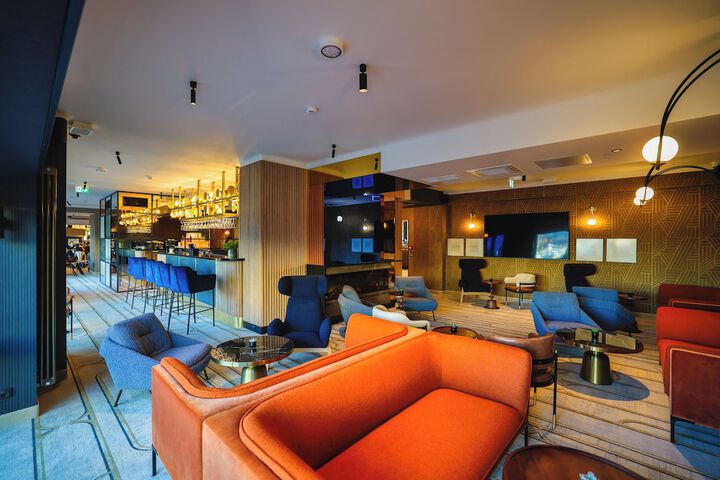 Entrance & Lobby