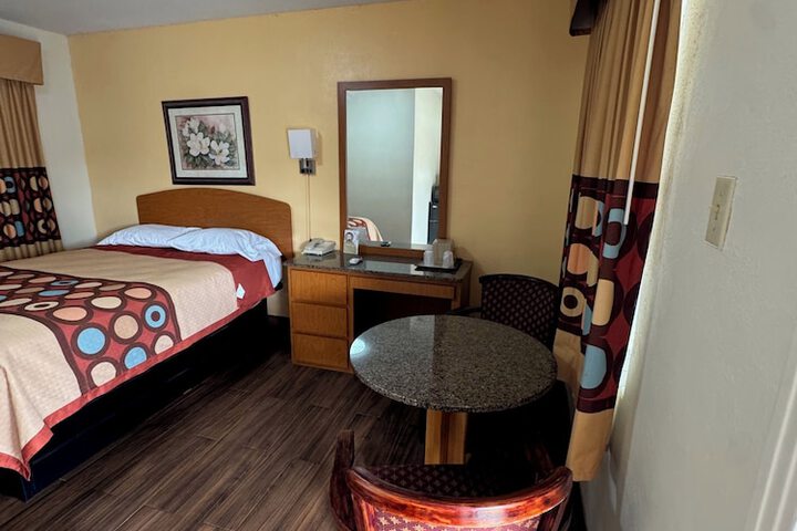 Room 4 of 21