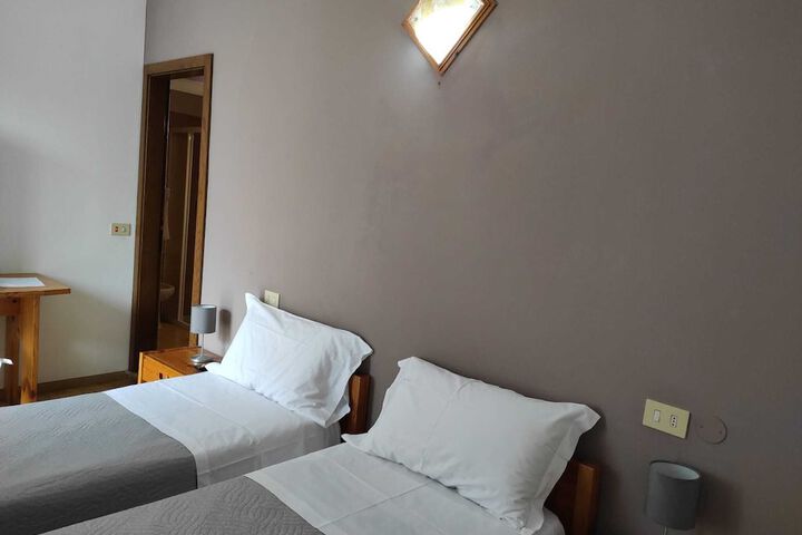 Room 5 of 67