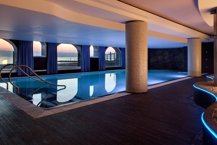 Hotel Pool