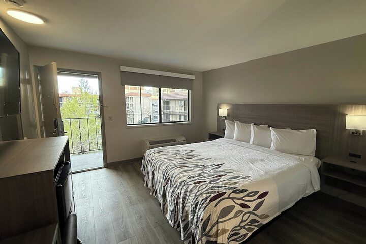 Room 7 of 26