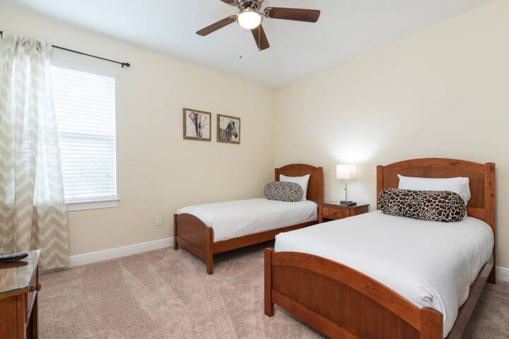 Room 15 of 36