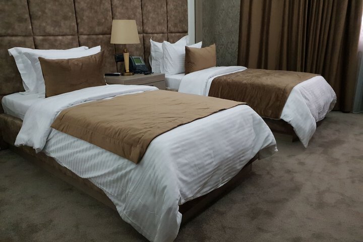 Room 13 of 80