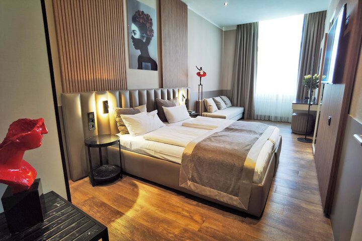 Room 75 of 136