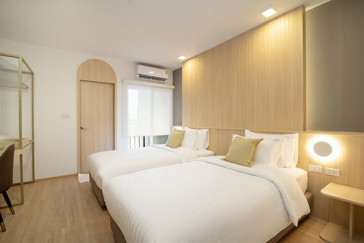 Room 9 of 85