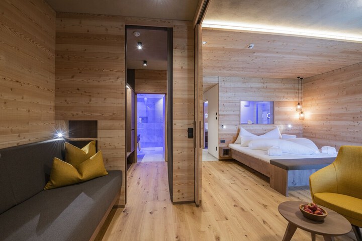 Room 27 of 152