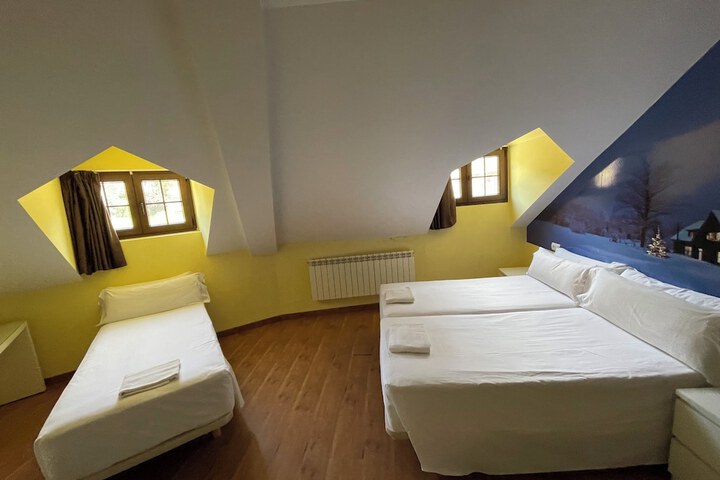 Room 14 of 108
